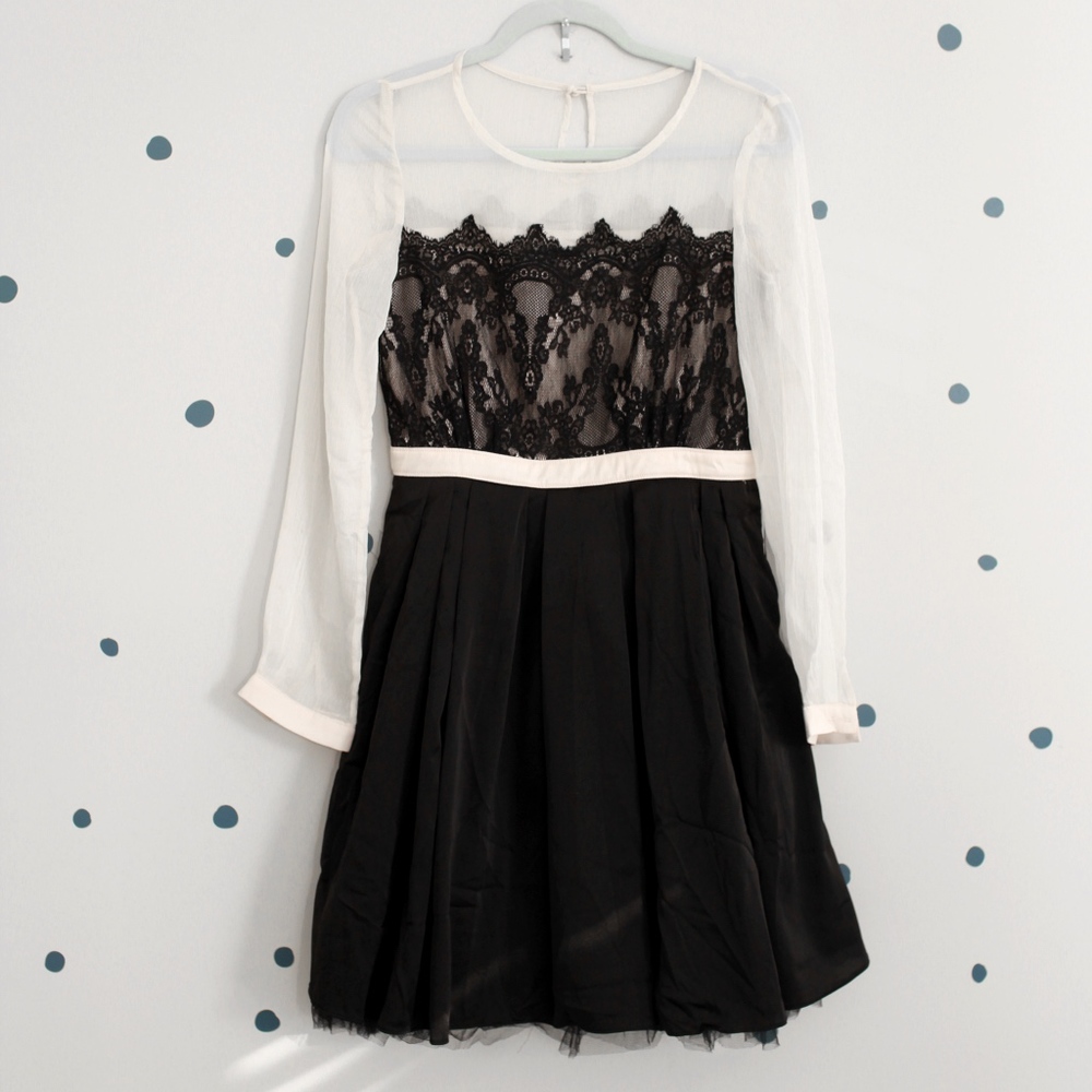Black & Cream lace dress - Size Medium